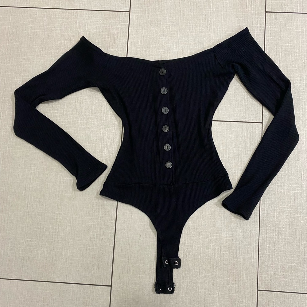 Off the shoulder long sleeve